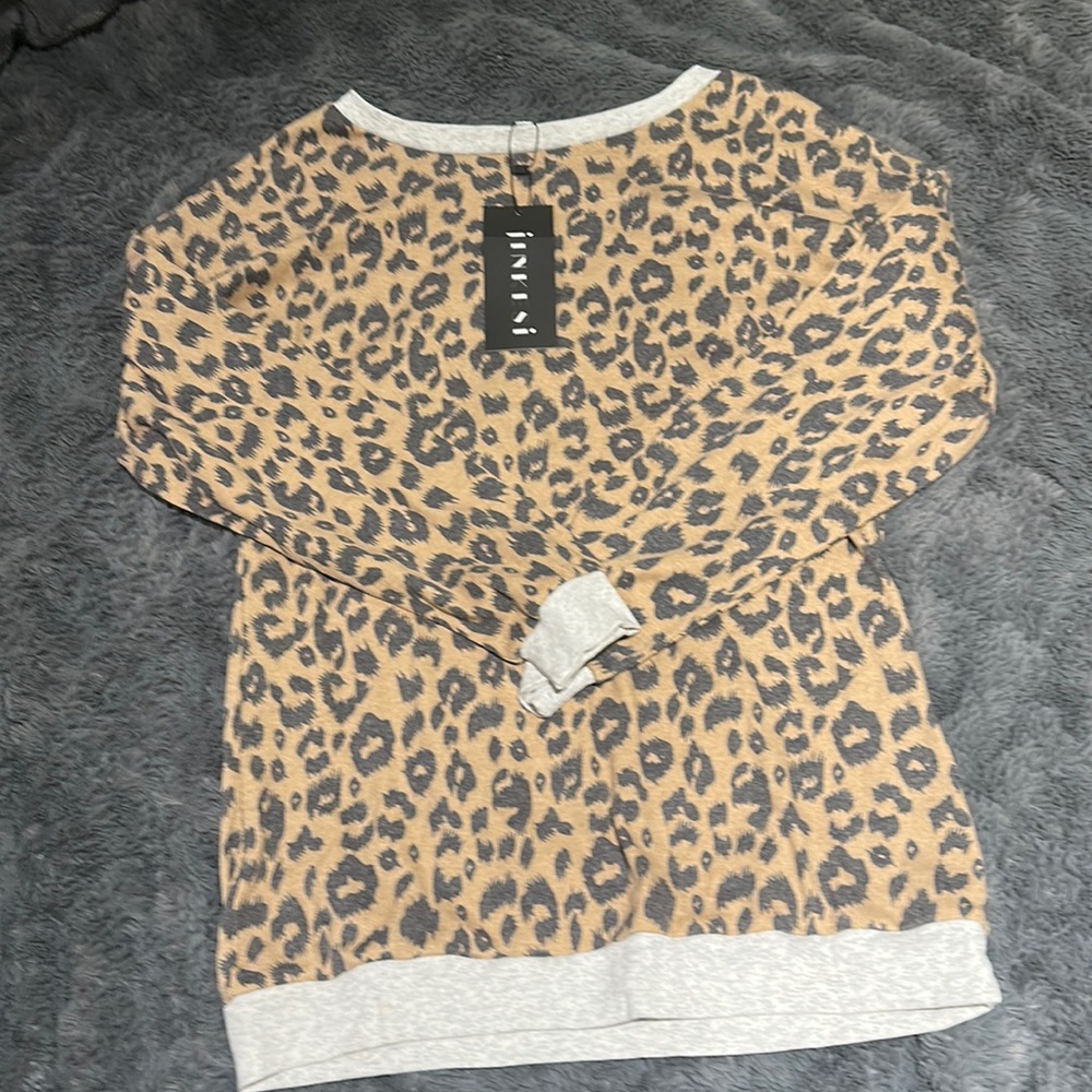 COPY - jinkesi women’s small chetta long sleeve NWT